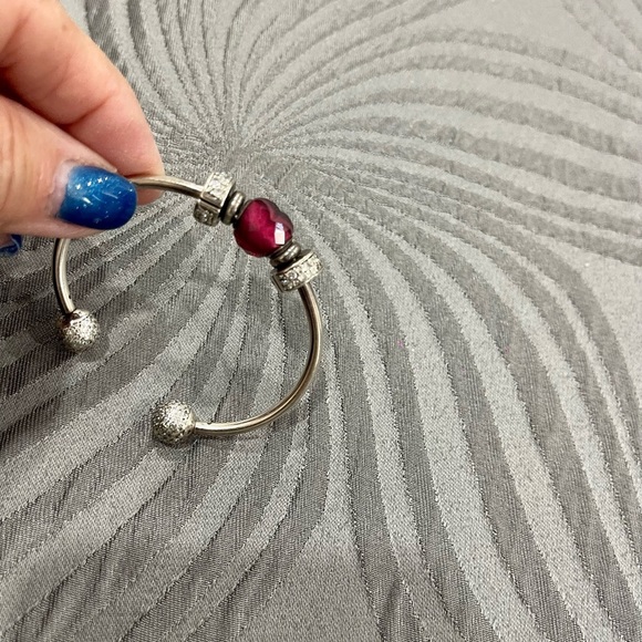 Original Pandora with a red heart no tags never used - Picture 5 of 6